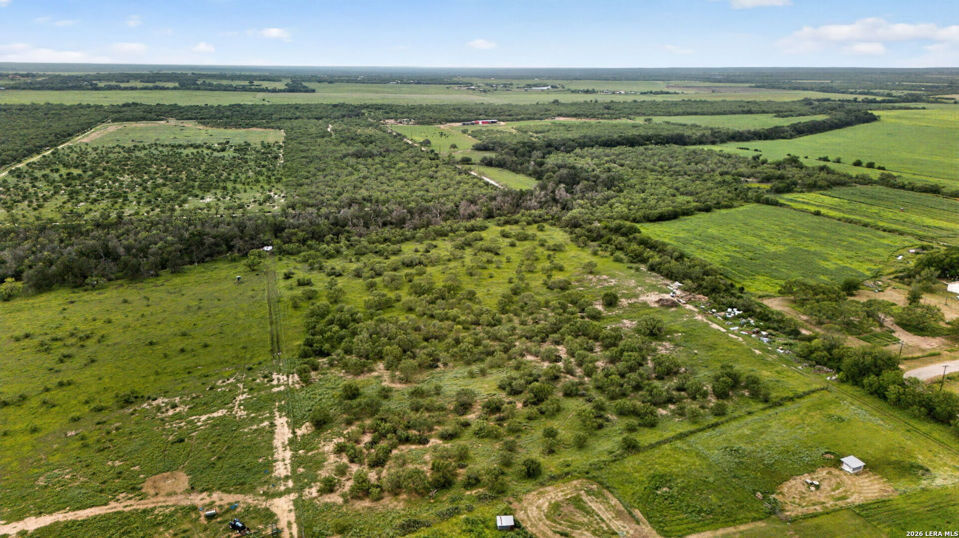 965 County Road 7611 Devine TX 78016