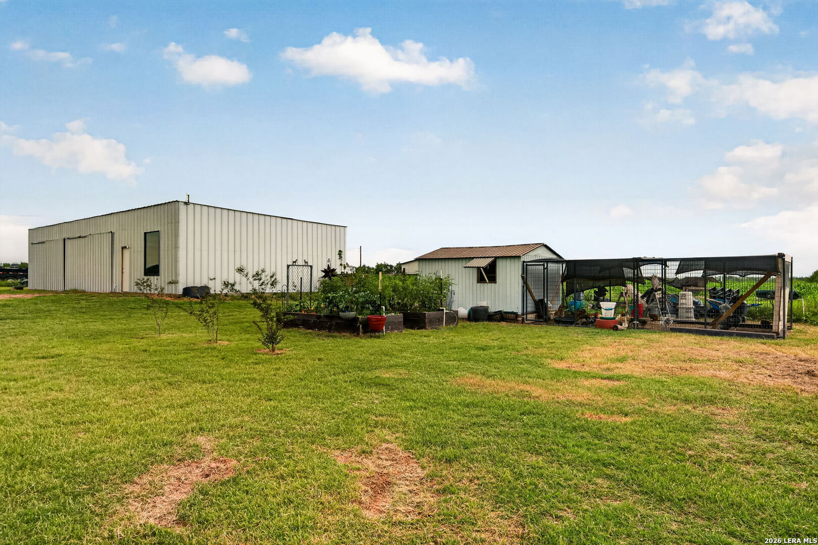 965 County Road 7611 Devine TX 78016