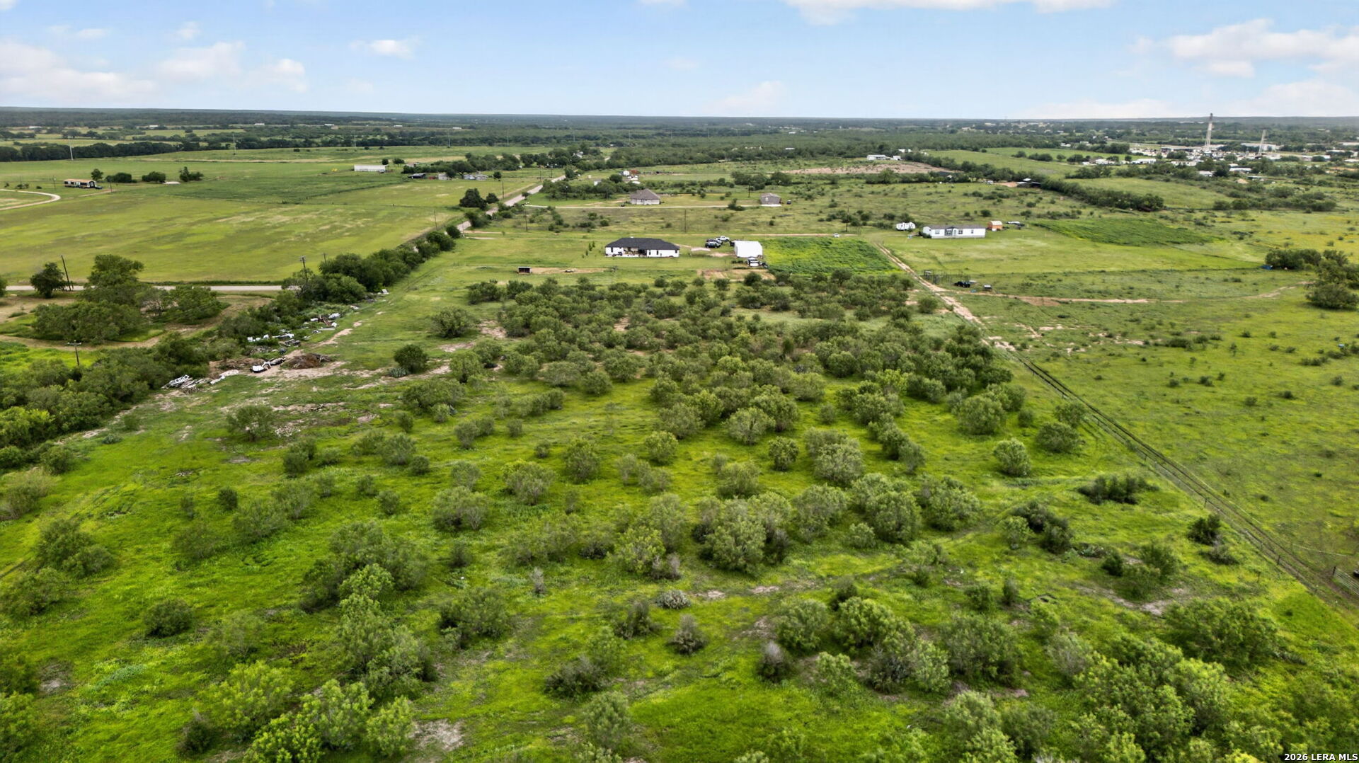 965 County Road 7611 Devine TX 78016