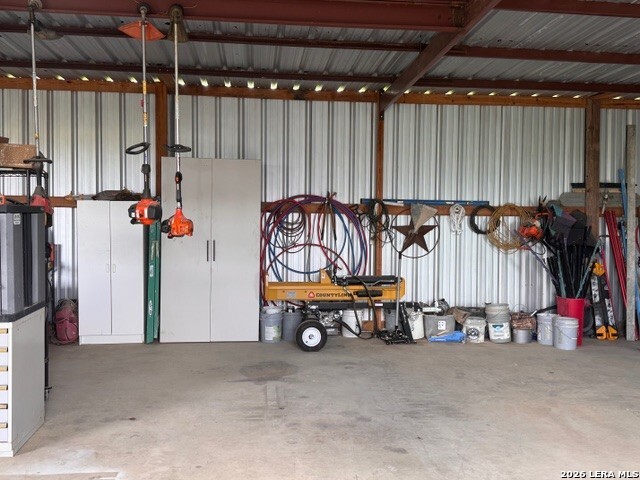 965 County Road 7611 Devine TX 78016