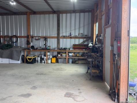 965 County Road 7611 Devine TX 78016