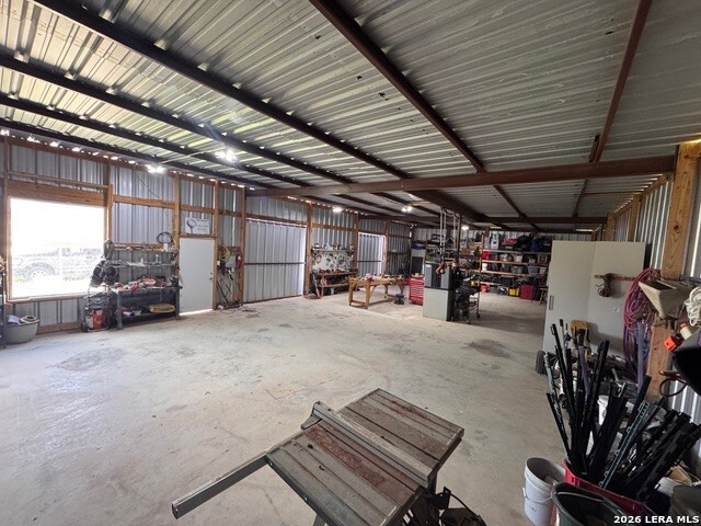 965 County Road 7611 Devine TX 78016