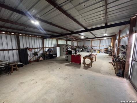 965 County Road 7611 Devine TX 78016