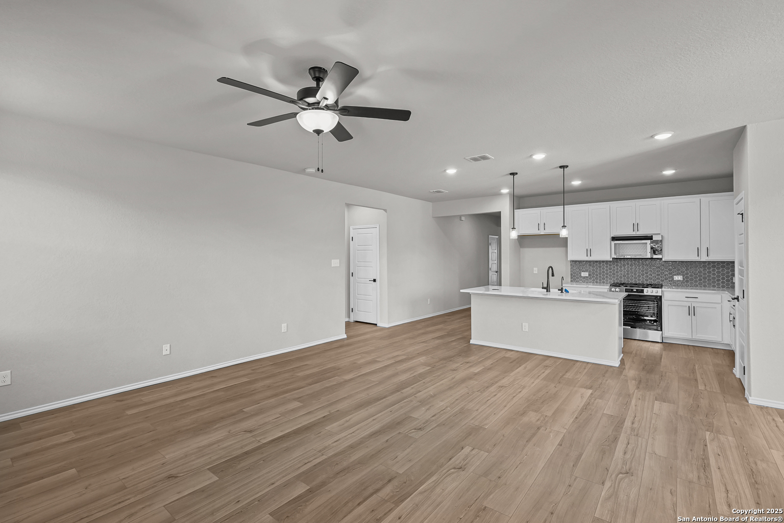 6879 Comanche Cave San Antonio TX 78247