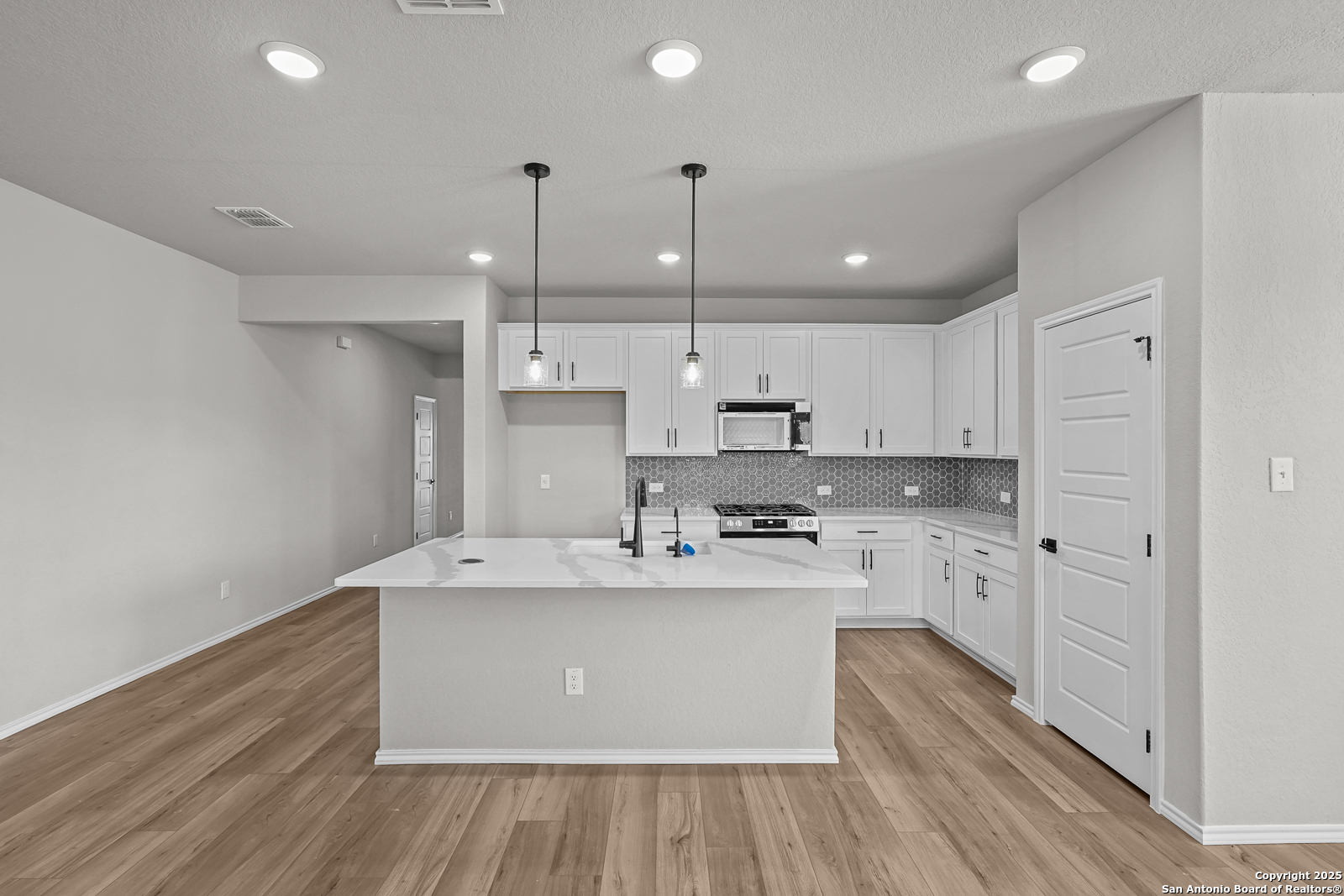 6879 Comanche Cave San Antonio TX 78247