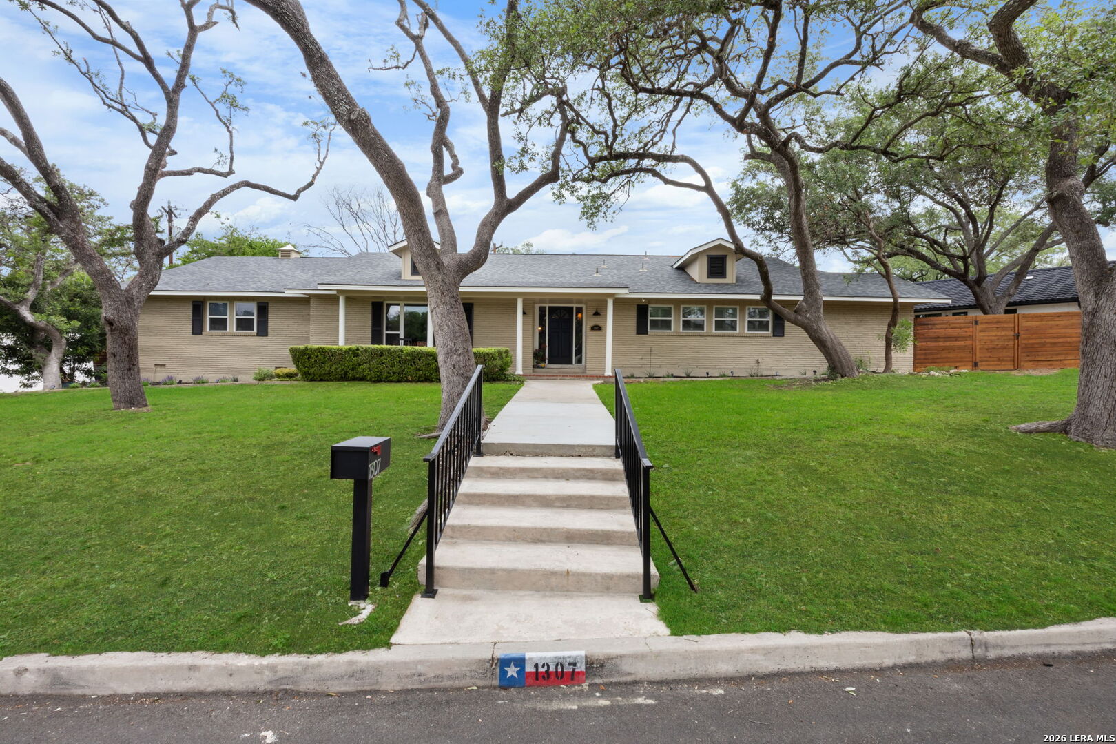 1307 Mount Vieja Drive San Antonio TX 78213