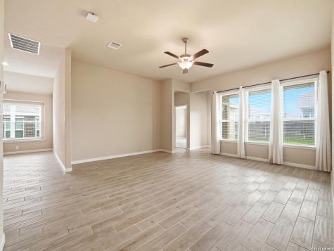 233 Holland Park Schertz TX 78108
