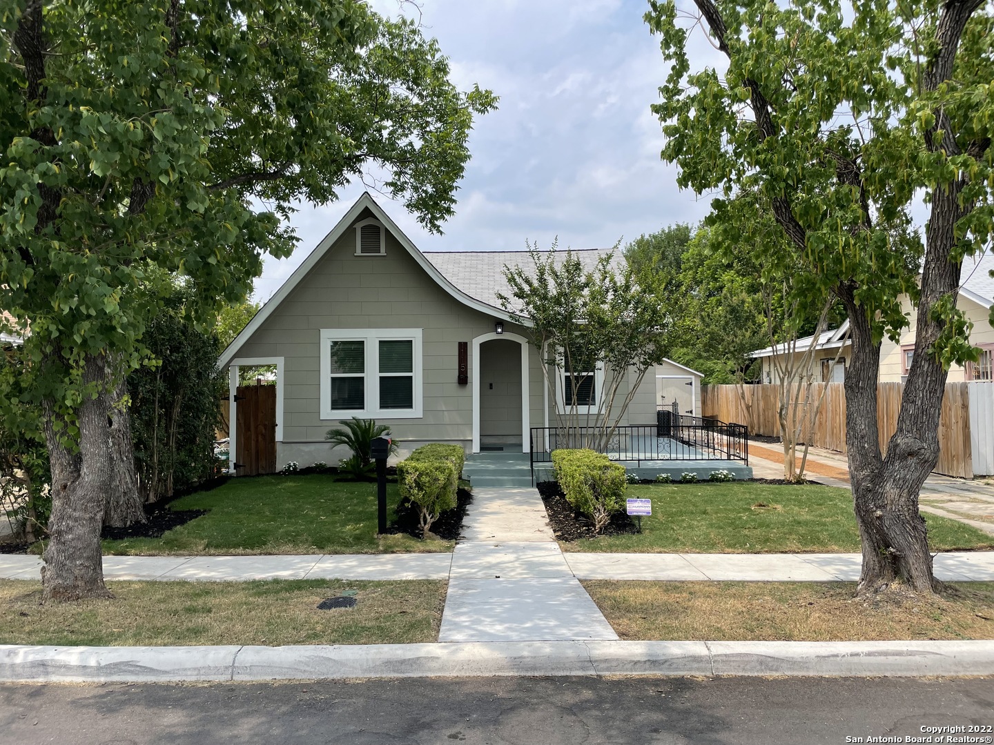 1115 W Rosewood Avenue San Antonio TX 78201