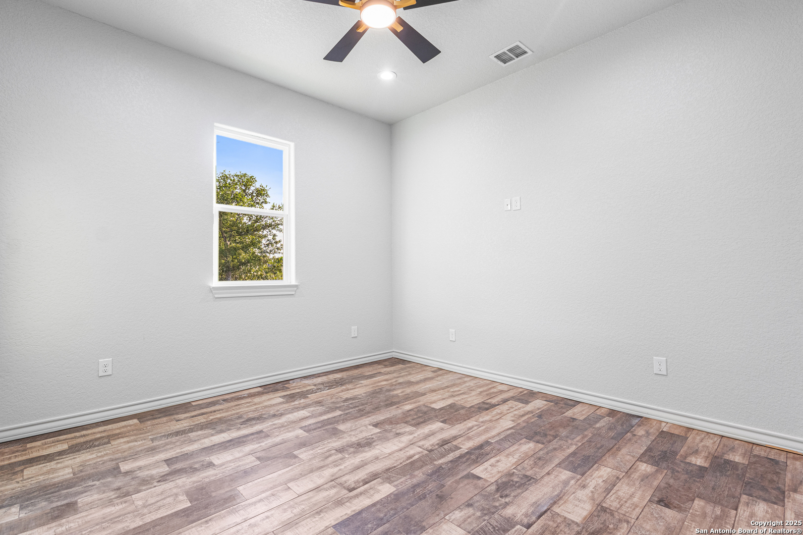 114 Cr 6875 Natalia TX 78059