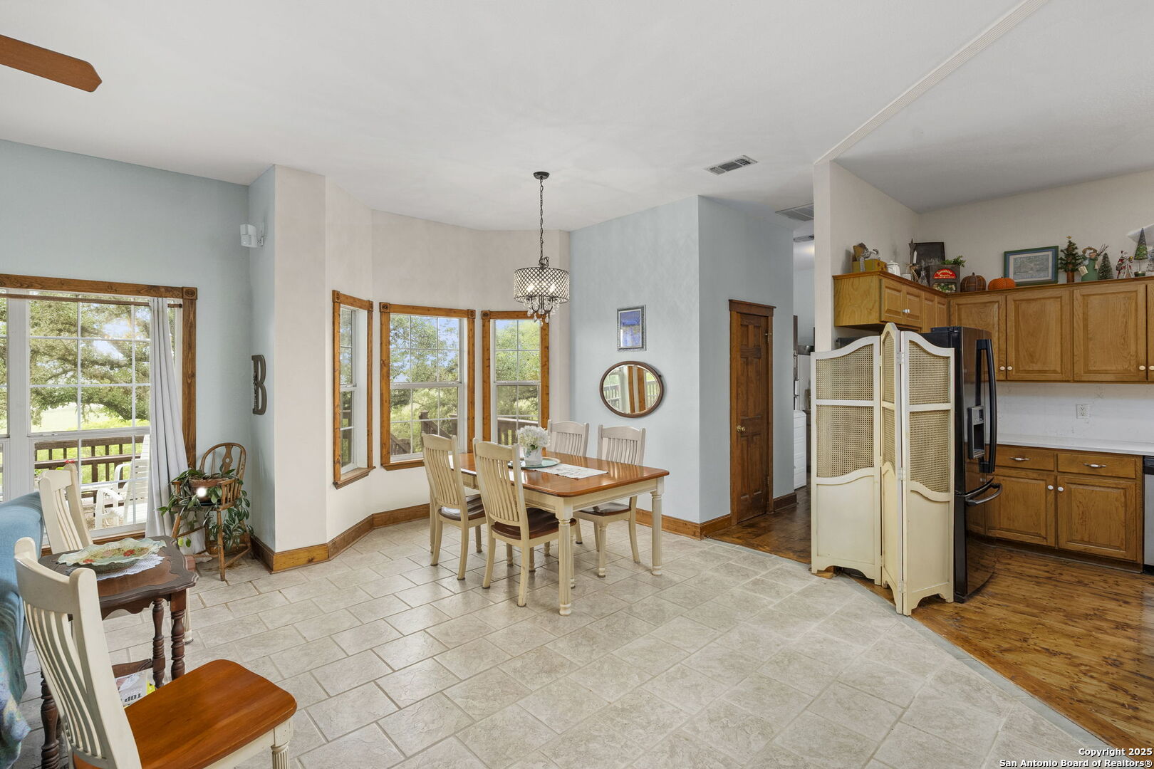 125 Northlake Cove Lakehills TX 78063