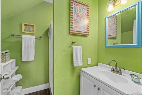 125 Northlake Cove Lakehills TX 78063