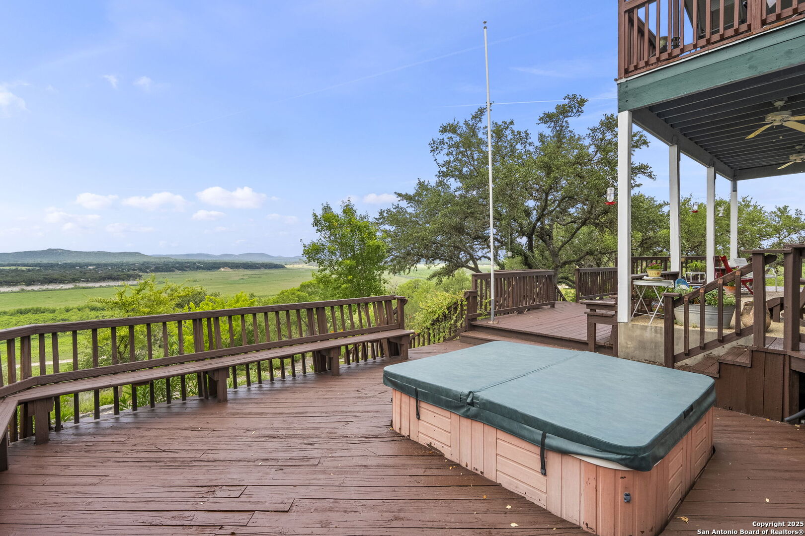 125 Northlake Cove Lakehills TX 78063