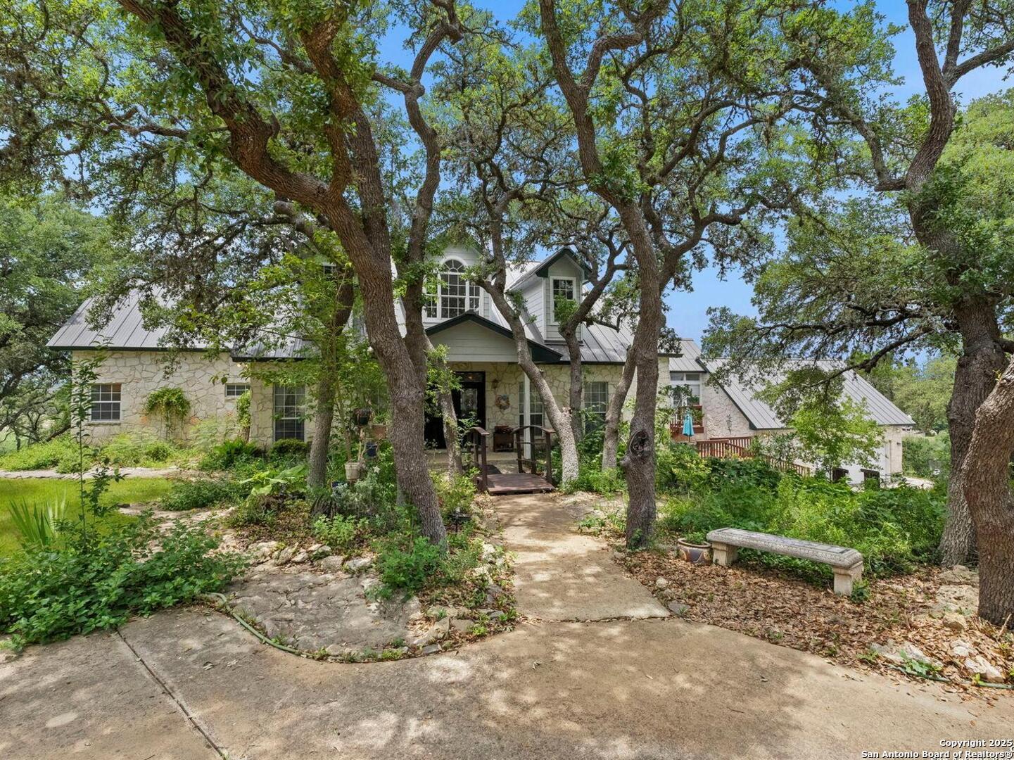 125 Northlake Cove Lakehills TX 78063