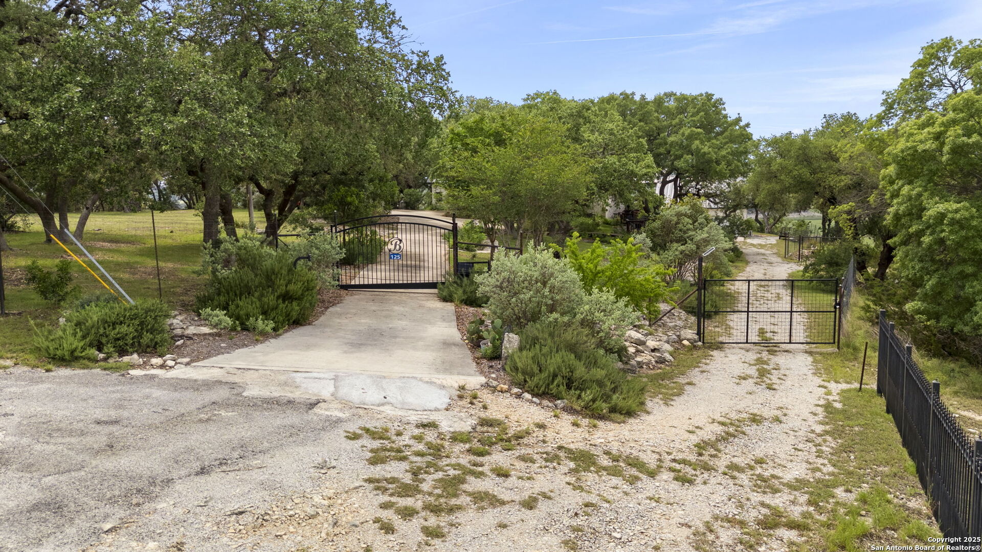 125 Northlake Cove Lakehills TX 78063