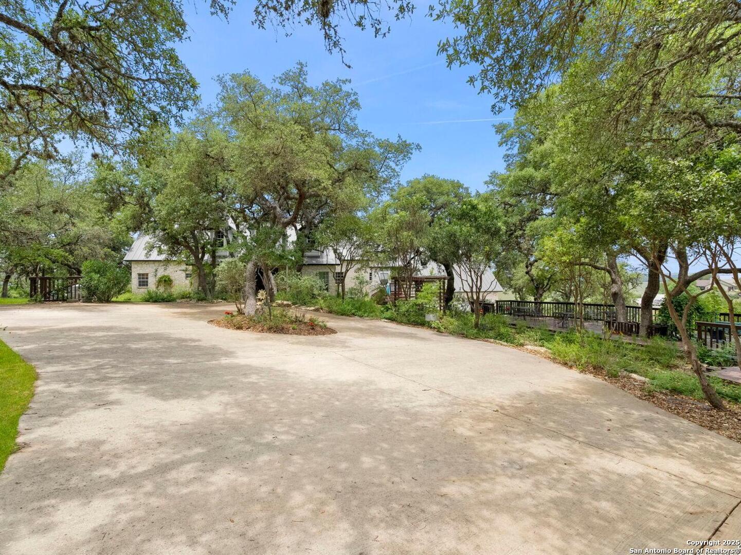 125 Northlake Cove Lakehills TX 78063