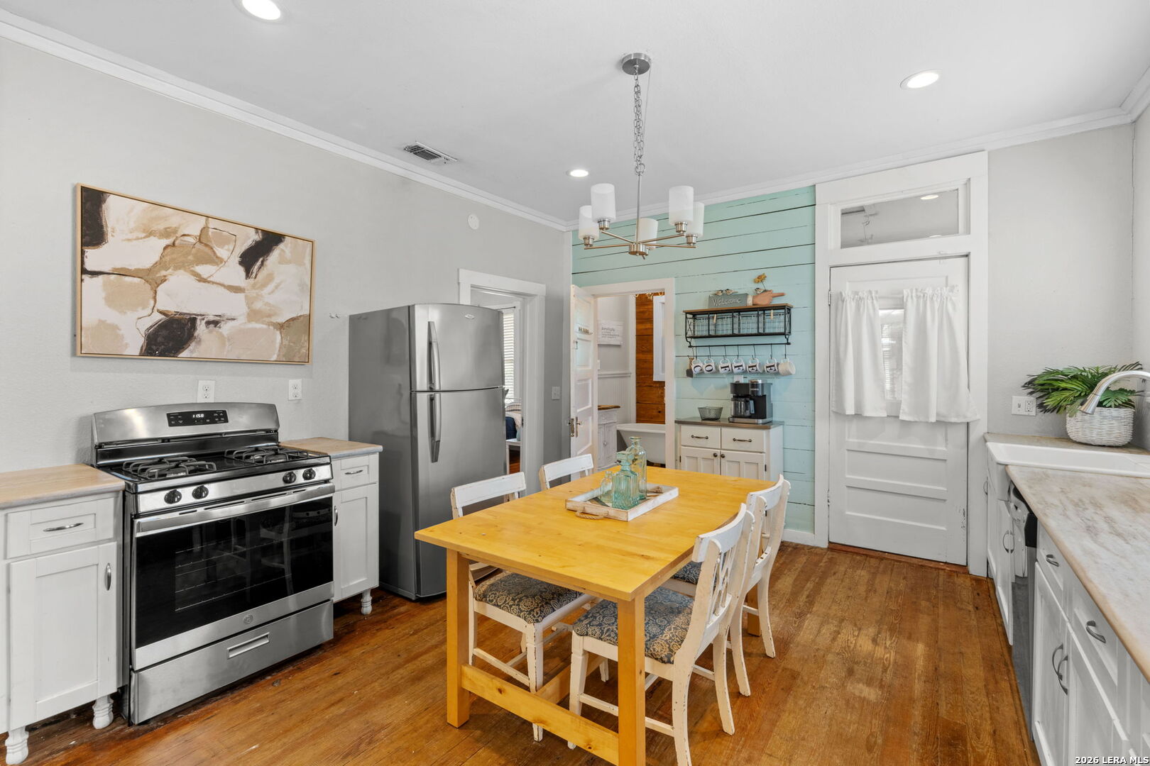 103 Saint Charles San Antonio TX 78202