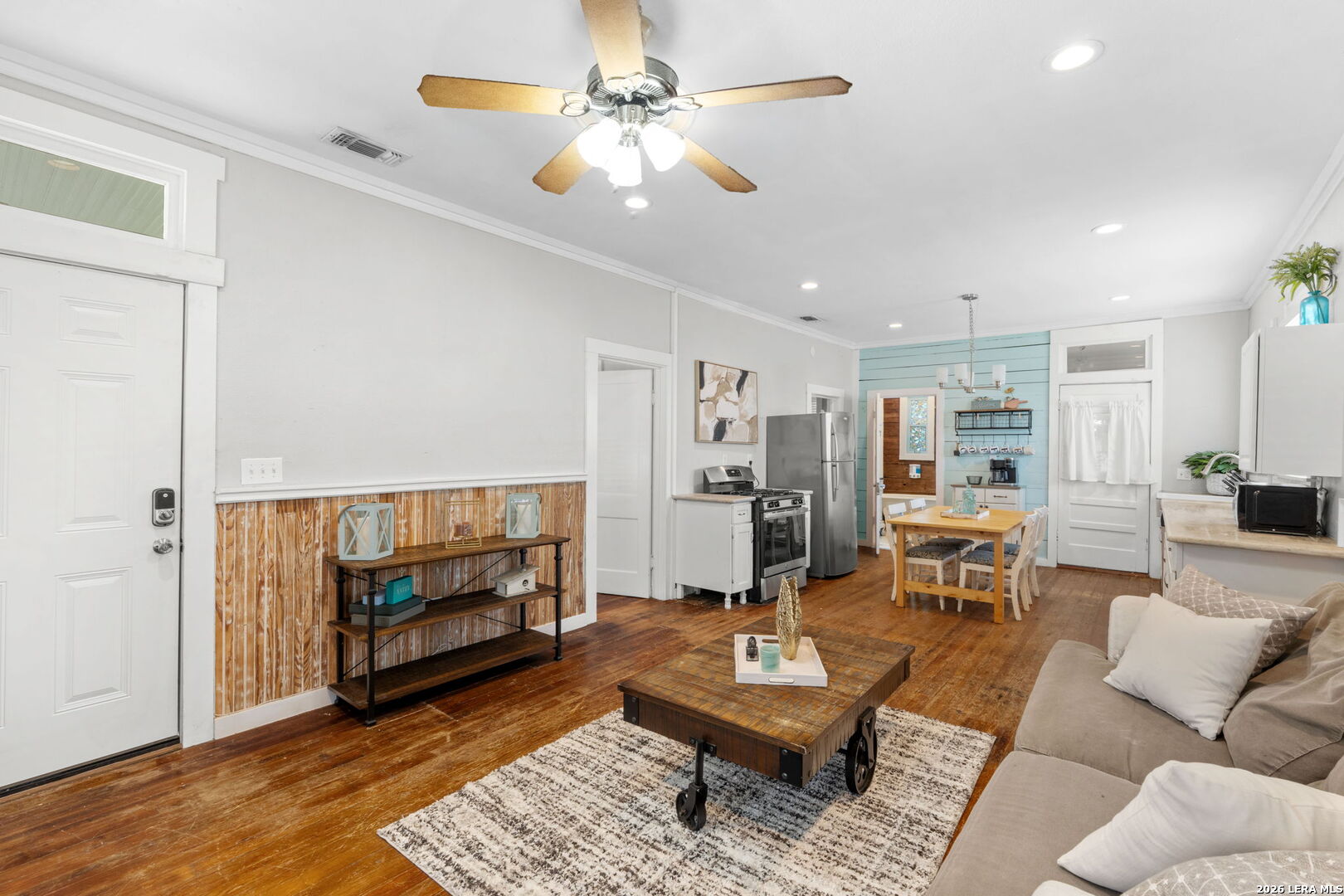 103 Saint Charles San Antonio TX 78202