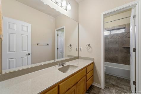 108 Medora Branch Floresville TX 78114