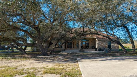 108 Medora Branch Floresville TX 78114