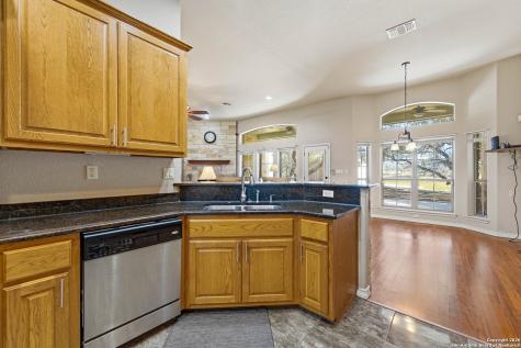 108 Medora Branch Floresville TX 78114