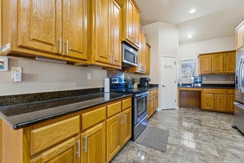 108 Medora Branch Floresville TX 78114
