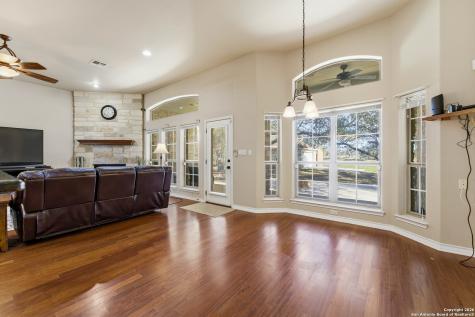 108 Medora Branch Floresville TX 78114