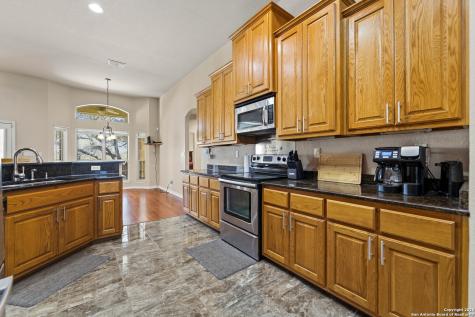 108 Medora Branch Floresville TX 78114
