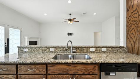 637 Topaz Seguin TX 78155
