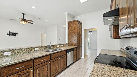 637 Topaz Seguin TX 78155