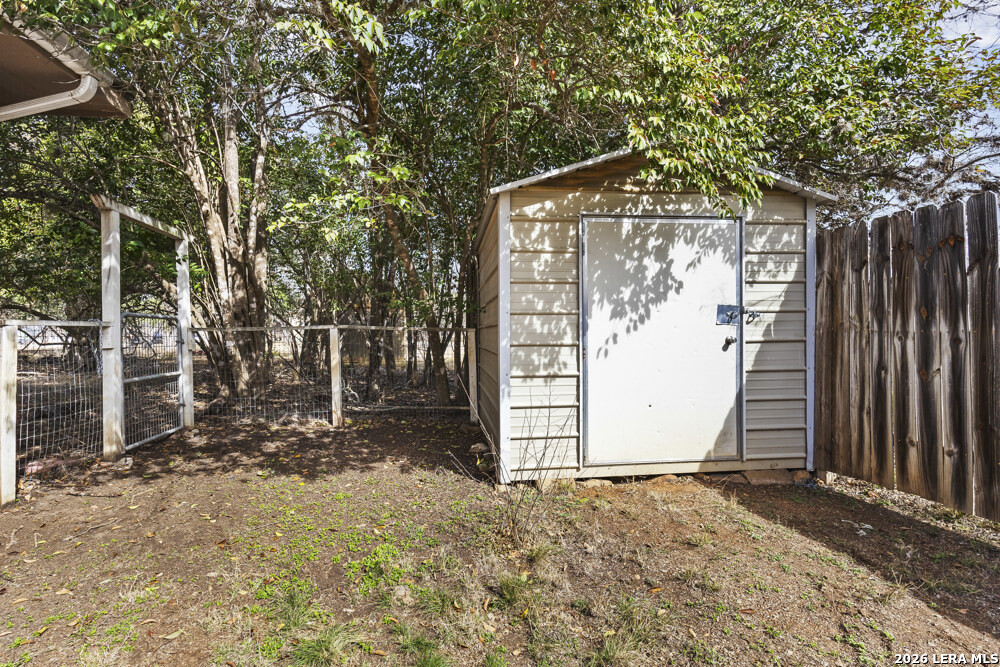 292 Montague Bandera TX 78003