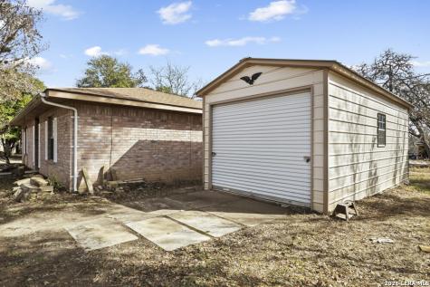 292 Montague Bandera TX 78003