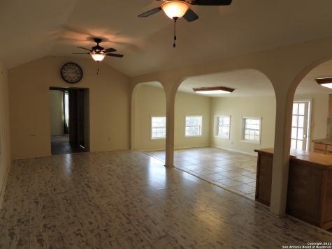 806 Blue Bill Cove Drive Lakehills TX 78063