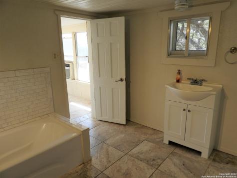 806 Blue Bill Cove Drive Lakehills TX 78063
