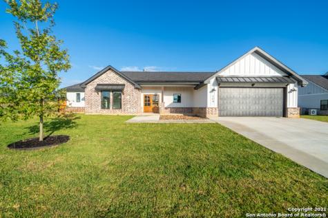 104 W Magnolia Circle La Vernia TX 78121