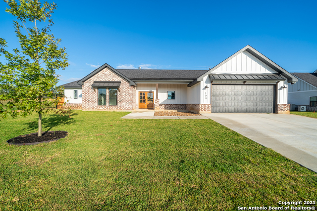 104 W Magnolia Circle La Vernia TX 78121