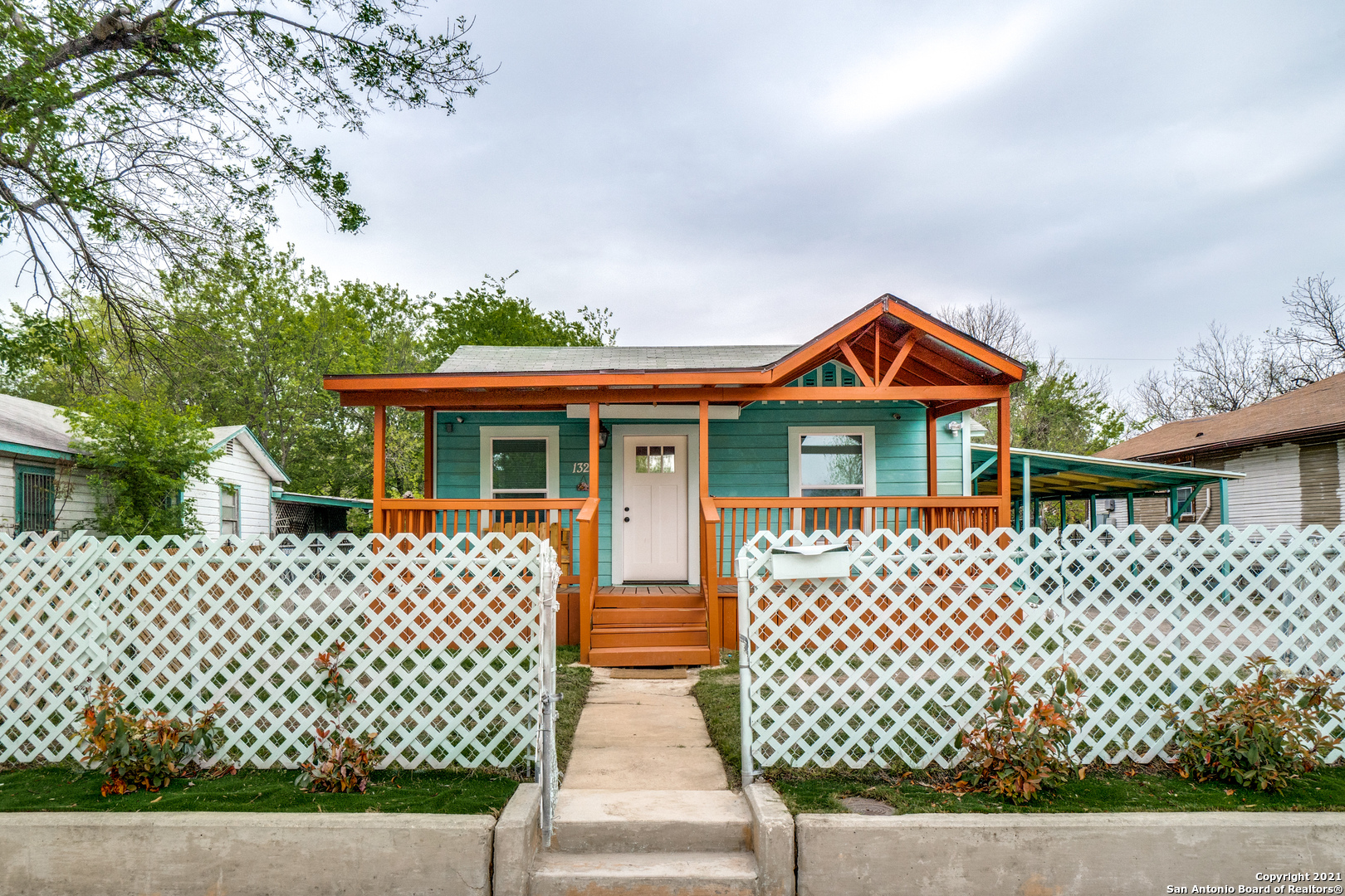 1327 Alametos San Antonio TX 78201