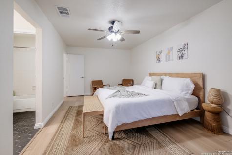 1009 Victoria Crossing San Antonio TX 78245