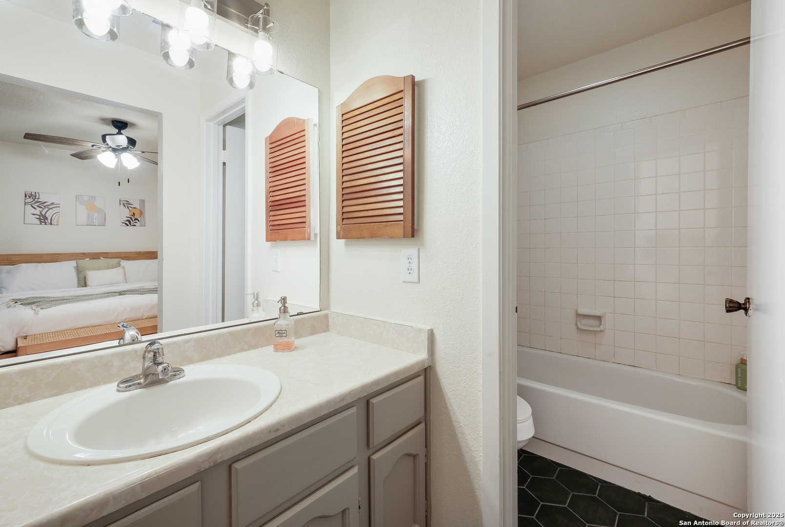 1009 Victoria Crossing San Antonio TX 78245