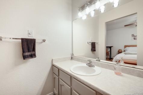 1009 Victoria Crossing San Antonio TX 78245