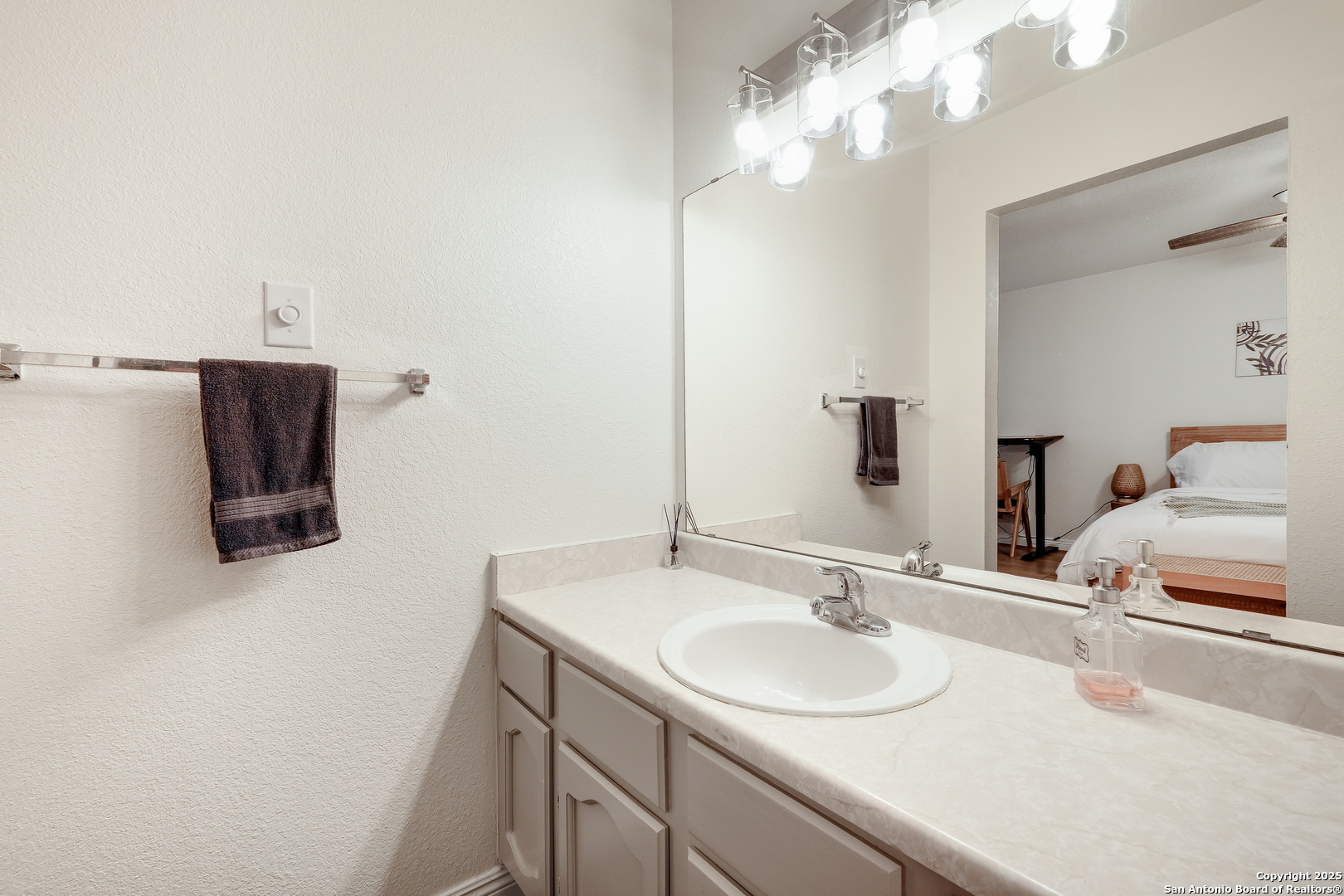 1009 Victoria Crossing San Antonio TX 78245