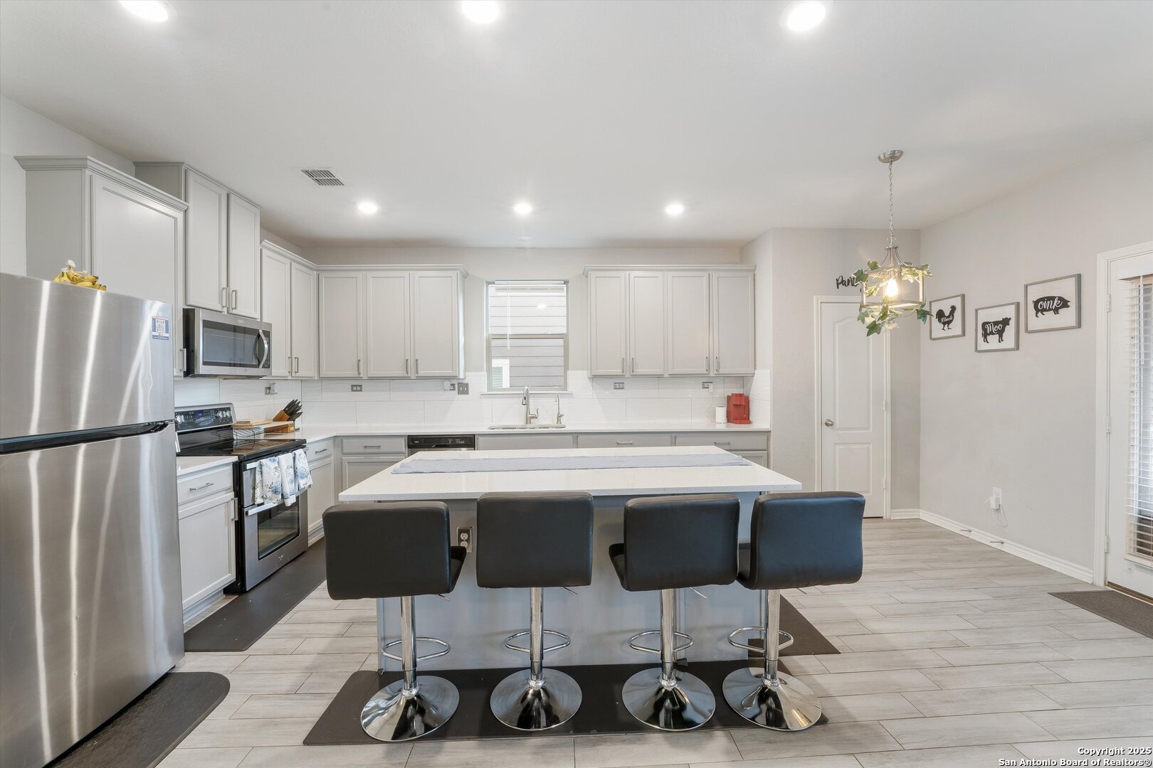 1623 Iron Creek San Antonio TX 78245