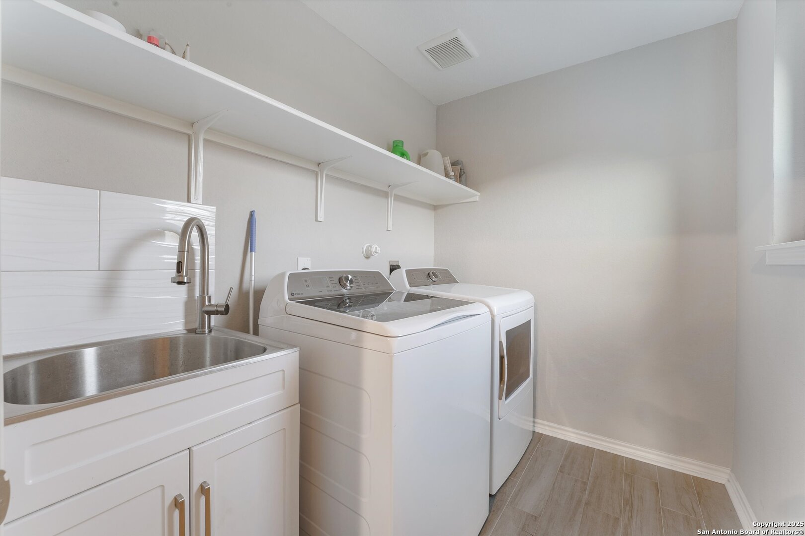 1623 Iron Creek San Antonio TX 78245