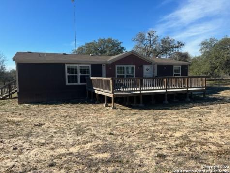 1128 County Road 6723 Natalia TX 78059