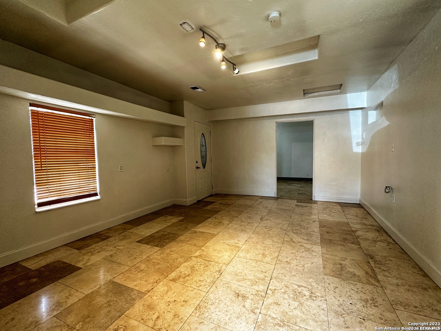 10B Fm 473 Comfort TX 78013