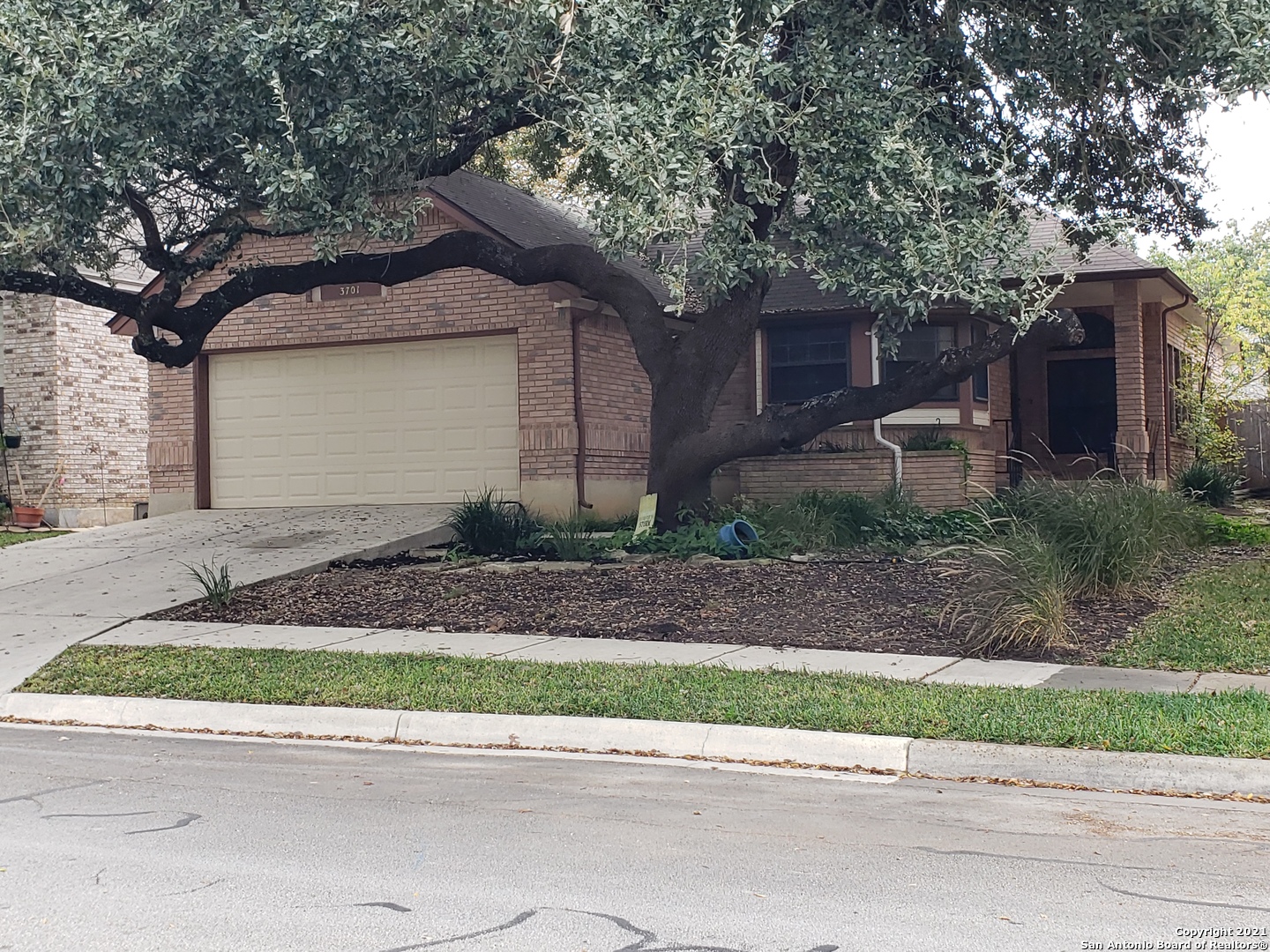 3701 Olde Moss Schertz TX 78154