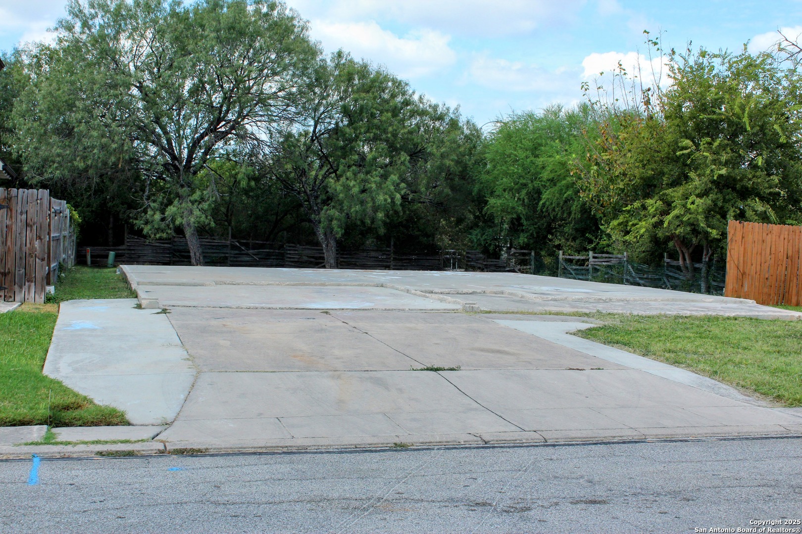 7142 Shady Elms San Antonio TX 78240