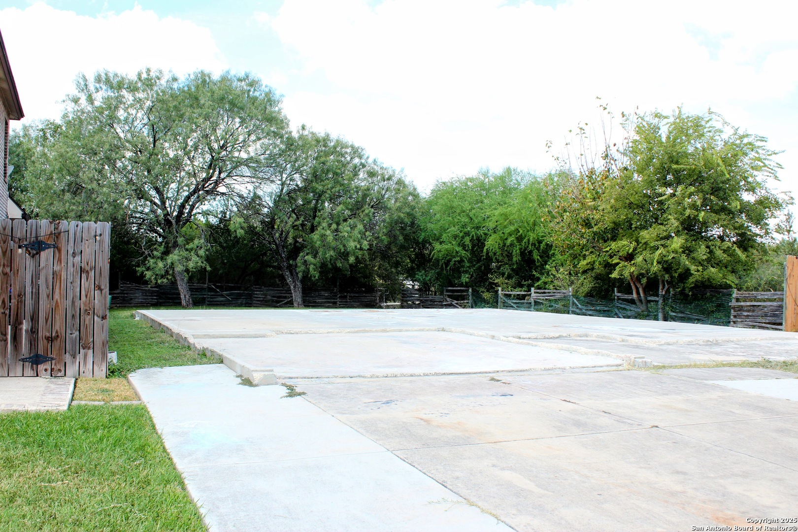 7142 Shady Elms San Antonio TX 78240