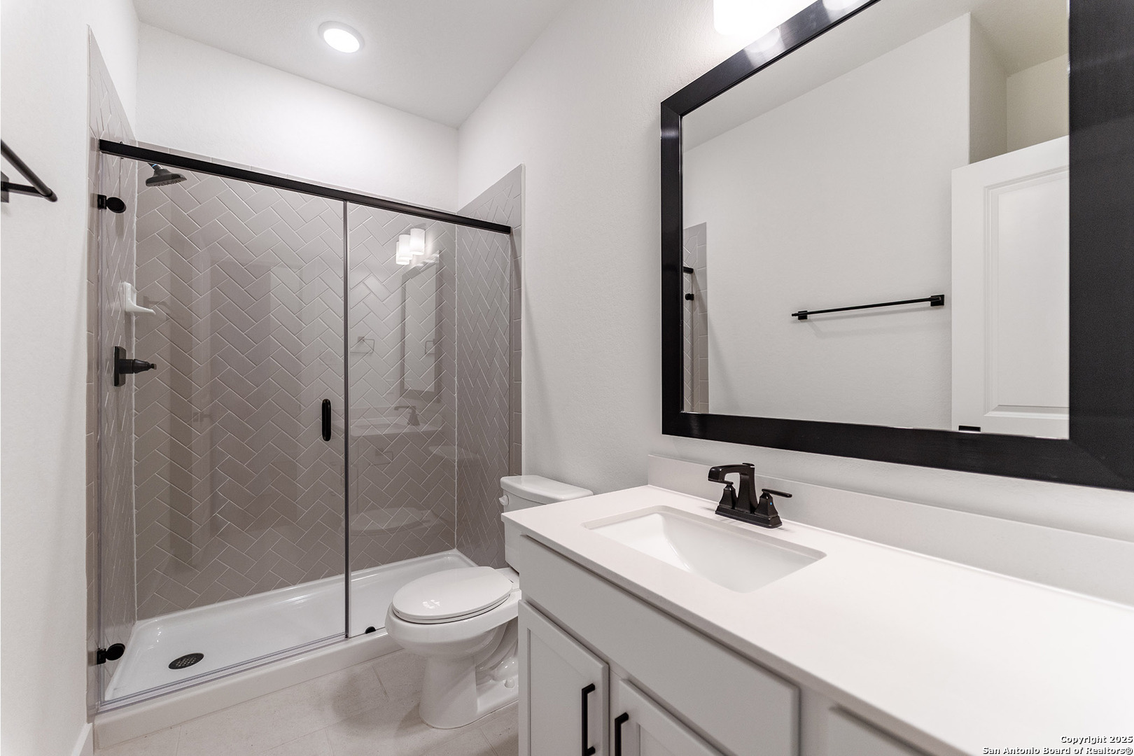 182 Ednie Lane Mico TX 78066