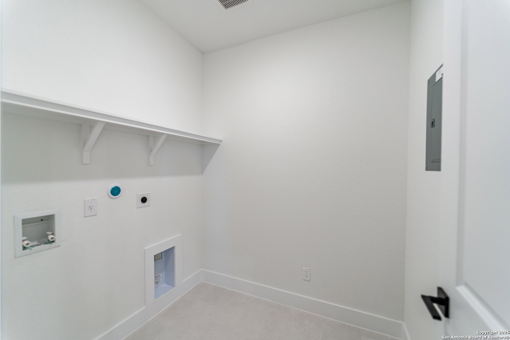 182 Ednie Lane Mico TX 78066
