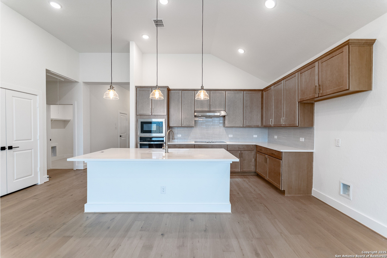 182 Ednie Lane Mico TX 78066